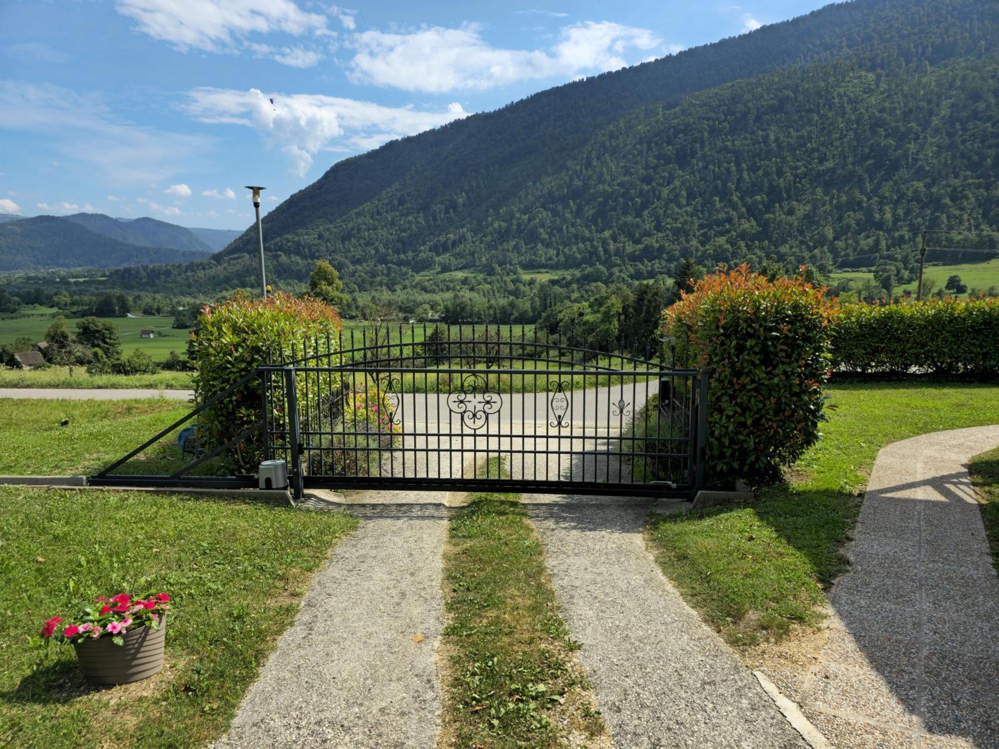 Holiday House Near The Soca River โทลมิน ภายนอก รูปภาพ